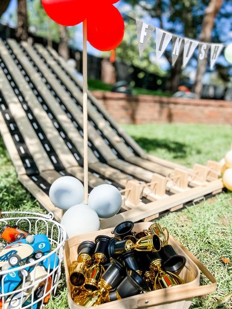 Car 2nd Birthday Party, Vintage Race Car Party, Vintage Car Birthday, Hotwheels Birthday Party, Cars Birthday Party Decorations, 2nd Birthday Party For Boys, Hot Wheels Birthday, Car Birthday Theme, Race Car Birthday Party