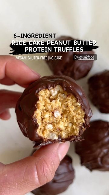 Vegan Rice Cake Recipes, Rice Cake And Peanut Butter, Rice Cake Peanut Butter Balls, Healthy Recipes With Rice Cakes, Peanut Butter Rice Cake Balls, Peanut Butter Rice Cake Ideas, Rice Cake Chocolate Balls, Rice Cake Bites, Rice Cakes Recipe Healthy