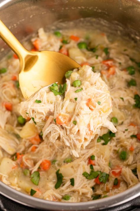 Instant Pot Chicken Pot Pie - Amanda's Cookin' - Instant Pot Quick Chicken Pot Pie Recipe, Instant Pot Chicken Pot Pie, Turkey Pot Pie Soup, Chicken Pot Pie Soup Recipe, Instapot Recipes Chicken, Pressure Cooking Chicken, Pumpkin Chicken, Crockpot Chicken Pot Pie, Creamy Chicken Pot Pie