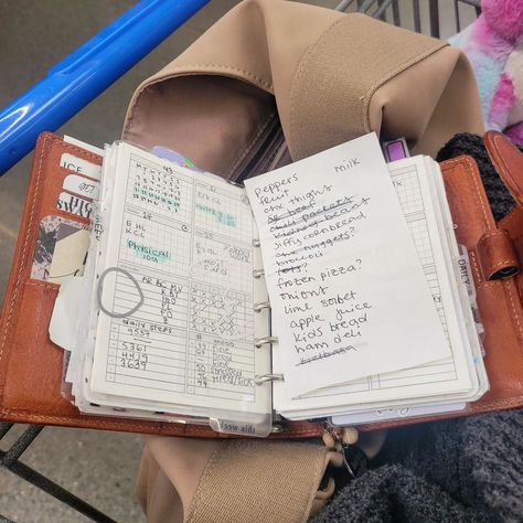 Running errands today! What is everyone else up to? . . . . . #vanderspek #vdspocket #vdsjlbrown #pocketrings #pocketplanner #pocketplusrings #pocketringsplanner #vdsjunior #vdsjanetleather #edc #vdsjanetleather #ringboundplanner #mrslucyplans #functionalplanner #plannerobsessed #plan #ringplanner #plannerinspiration #planner #vdscustom #chunkyplanner #chunkyplannerlove #teamrings #pocketplusrings A6 Rings Planner, Ring Planner, 2025 Goals, Planner Setup, Journaling Planner, Planner Obsessed, Pocket Planner, Filofax Planners, Planner Inspiration