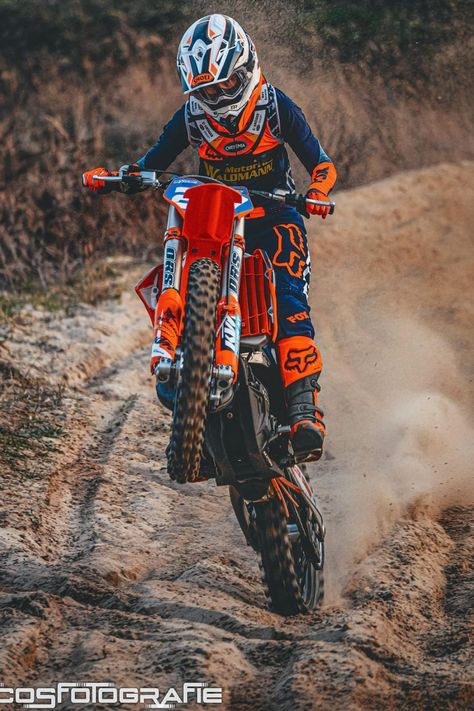 #motocrossrider#motocrossracing#motocrossgear#motocrossunion#dirtbike#husqvarna#wheelie#motocrossespaña#motocross4life#caballito#honda Motocross Aesthetic, Dirtbike Wallpaper Aesthetic, Motocross Wallpaper, Motocross Aesthetic Wallpaper, Levi Core, Moto Cross Ktm, Cool Dirt Bike Wallpaper, Arte Trash Polka, Motercross Pictures