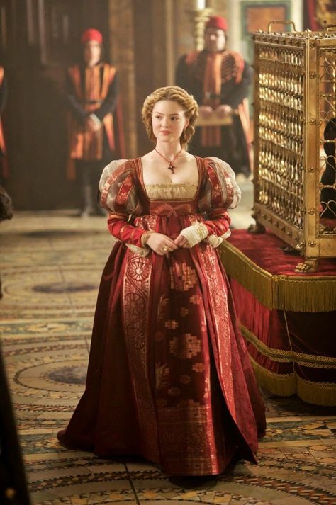 Borgias Costumes, Holliday Grainger, Lucrezia Borgia, The Borgias, Medieval Dress, Period Costumes, Historical Costume, Historical Dresses, Historical Clothing