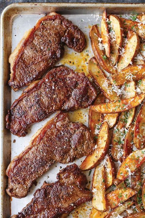 sheet pan dinner steak fries Sizzle Steak Recipes, Greek Chicken And Potatoes, Pan Steak, Easy Steak Recipes, Easy Sheet Pan Dinners, Sheet Pan Suppers, Pan Chicken Fajitas, Sheet Pan Dinners Recipes, Easy Steak