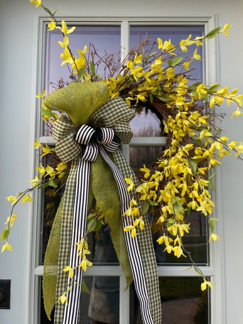 Forsythia Wreath, Wreaths For Front Door Diy, Front Door Diy, Door Diy, Spring Wreaths, Door Ideas, Spring Wreath, Wreaths For Front Door, Spring Decor