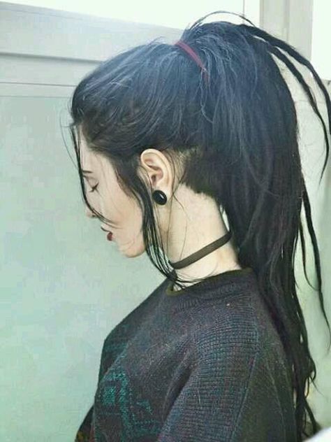 Alt Dreadlock Hairstyles, Dreads With Undercut, Dreadlock Bangs, Goth Dreadlocks, Alternative Dreadlocks, Witchy Dreadlocks, Black Dreads, Short Dreads, Dreads Girl