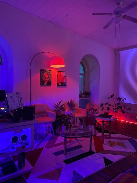 Trippy Living Room, Nyc Room, Dope Rooms, Purple Room Aesthetic, Aesthetic Apartment, Apartment Decoration, Aesthetic Living Room, Neon Room, Purple Rooms