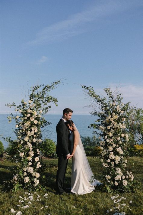 Italian Wedding Arch Ideas, Ocean View Wedding Ceremony, Deconstructed Floral Arch, Simple Ceremony Flowers, Bug Photoshoot, Tuscan Wedding Flowers, Unique Wedding Arch, Wedding Ceremony Floral Arrangements, Floral Columns