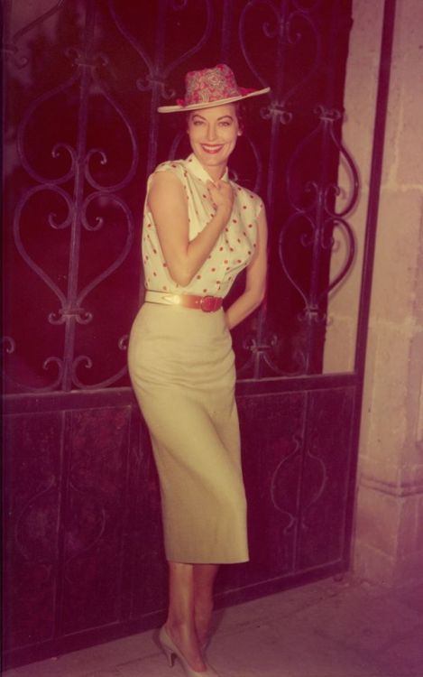 Ava Gardner Style, 40s Mode, Ava Gardner, Old Hollywood Stars, Hollywood Icons, Old Hollywood Glamour, 1940s Fashion, Golden Age Of Hollywood, 1950s Fashion