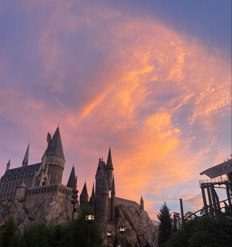 Hogwarts Summer Aesthetic, Aesthetic Universal Studios Pictures, Universal Studios Florida Aesthetic, Harry Potter Spring Aesthetic, Universal Studio Aesthetic, Harry Potter Orlando Universal Studios, Universal Orlando Aesthetic, Universal Studios Orlando Aesthetic, Hogwarts Orlando