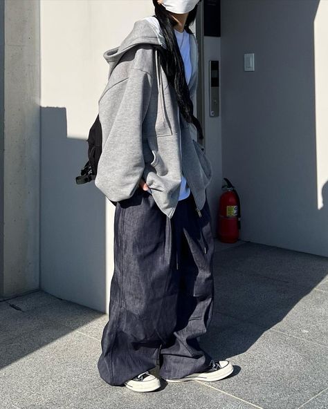 Really Baggy Pants, Extra Baggy Clothes, Cool Tomboy Outfits, Tomboy Winter Outfits, Sweatpants And Hoodie Outfit, Baggy Clothes Style, Korean Fashion Baggy, Baggy Fashion, Baggy Outfit Ideas