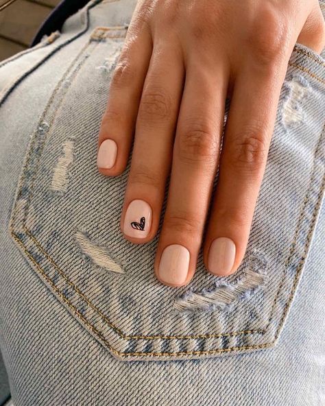 Valentine Neutral Nails, Summer Nails Floral, Nails Aesthetic Summer, Floral Summer Nails, Summer Nails Aesthetic, Cute Summer Nail Ideas, Trending Nail Art Designs, French Nails Short, Aesthetic Summer Nails