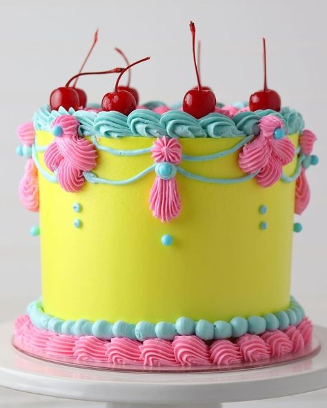 Cake Piping Designs, Bolo Vintage, Vintage Birthday Cakes, Pastel Cupcakes, Cake Piping, Cake Decorating Set, Gateaux Cake, Summer Cakes, Valentine Cake