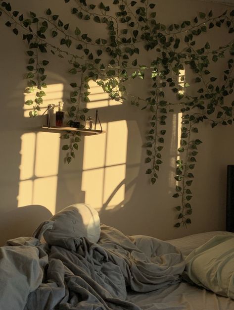 Ivy Wall Bedroom Aesthetic, Bedroom Ideas Vines And Lights, Bed In The Corner Of The Room Aesthetic, Fake Vine Ideas Bedroom, Ivy On Roof Bedroom, Vines In Bedroom High Ceiling, Room Fake Vines, Fake Vines Aesthetic, Decorative Vines Bedroom