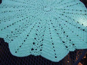 This Teal Round Ripple Blanket can be used as a baby blanket, a lap blanket or a throw. Your end result will look like a 12-point star with beautiful lace. Crochet Ripple Pattern, Ripple Blanket, Crochet Baby Blanket Free Pattern, Crochet Afgans, Star Blanket, Crochet Blanket Afghan, Baby Afghan Crochet, Crochet Stars, Manta Crochet