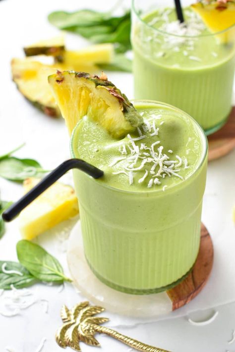 Smoothie Recipes With Spinach, Recipes With Spinach, Conscious Plant Kitchen, Banana Spinach Smoothie, Pineapple Banana Smoothie, Green Breakfast Smoothie, Spinach Smoothie Recipes, Cinnamon Smoothie, Smoothie Flavors