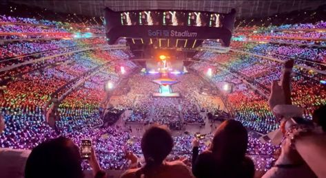 #taylorswift #latstheerastour #theerastour #laerastour #lovertaylorswift #yntcd #youneedtocalmdown #rainbow #pride Taylor Swift Rainbow, Tour Aesthetic, Taylor Core, Japan Bucket List, Estilo Taylor Swift, Taylor Swift The Eras Tour, This Is Your Life, Concert Aesthetic, Taylor Swift Concert