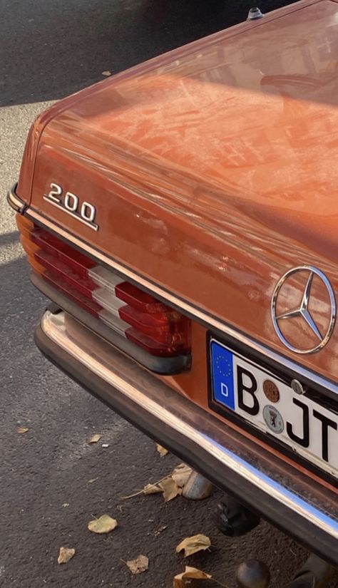 Fall Car Aesthetic, Mercedes Car Aesthetic, Orange Aesthetic Vintage, Orange Car, Old Vintage Cars, Car Aesthetic, Mercedes Benz Classic, Mercedes Car, Orange Aesthetic