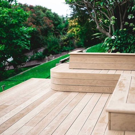 Millboard Distributor AU on Instagram: “Millboard Golden Oak decking and seating inspiration. Stunning work by @viking.designs #millboard #millboarddecking #deck #deckingdesign…” Light Timber Decking, Oak Decking, Millboard Decking, Spotted Gum Decking, Curved Deck, Outdoor Decks, Wood Decking, Deck Seating, Screened In Deck