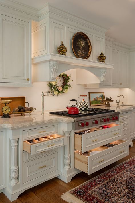 Southern Hospitality - Traditional - Kitchen - Other - by Atwood: Fine Architectural Cabinetry | Houzz Classic Southern Home Interior, Southern Interior Decor, Southern Living Kitchen Traditional, Classic Colonial Kitchen, White Southern Kitchen, Traditional Southern Home Decor Kitchen, Grandmellinial Kitchen, Small Colonial Kitchen, Small Elegant Kitchen