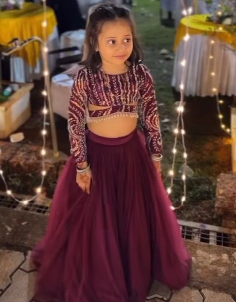 Baby Girl Blouse Designs, Kids Lehenga Choli Design, Choli Designs For Kids, Kids Skirt And Top Designs, Crop Top Designs For Kids, Kids Skirt Top Designs, Kids Crop Top Lehenga Designs, Skirt And Blouse For Kids, Kids Lehanga Design For Wedding