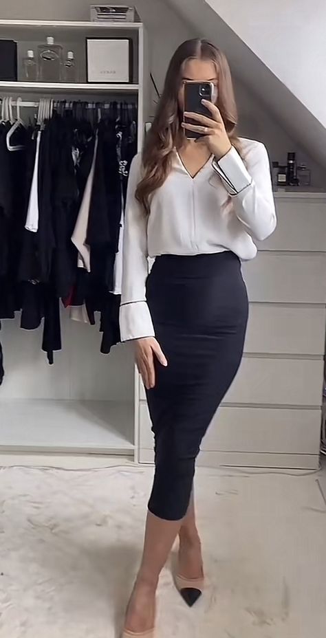 Office Wear Pencil Skirt, Work Outfits Women Finance, Skirt Corporate Work Outfits, Investment Banker Outfit, Corporate Attire Skirt, Lawyer Outfit Skirt, Office Skirts Classy, Pencil Skirt Work Outfits, Business Attire Women Skirt