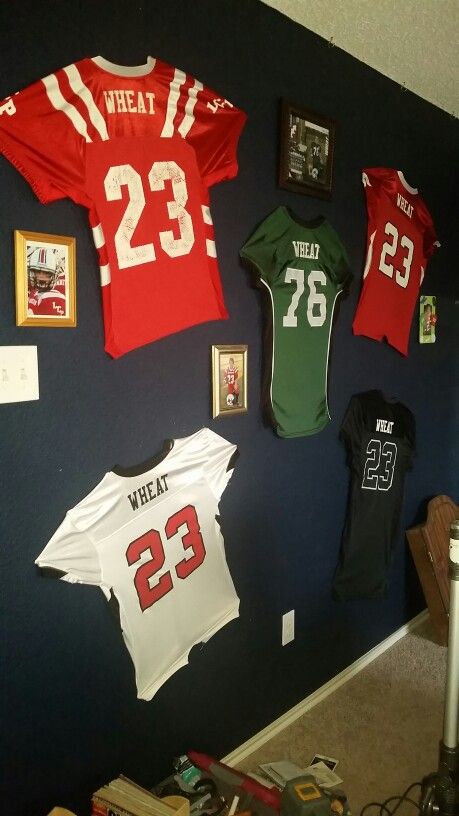 Football Jersey Display Ideas, Soccer Room, Basketball Display, Framed Jersey, Makeover Bedroom, Football Wall, American Football Jersey, Room Makeover Bedroom, Football Jersey