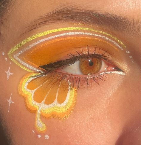 Yellow Butterfly Makeup, Fruit Eye Makeup, Color Pencil Makeup, Lemon Eye Makeup, Crazy Eye Makeup Ideas, Cute Fun Makeup Looks, Graphic Liner With Glasses, Makeup Looks Creative Easy, Graphic Eyeliner Aesthetic