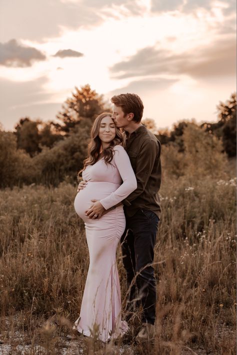 Pink Maternity Dress Photography, Wedding Guest Dress Maternity, Mermaid Maternity Dress, Photoshoot Gown, Diy Maternity Photos, Pink Maternity Dress, Maternity Dresses Photography, Casual Maternity Dress, Pink Blush Maternity Dress