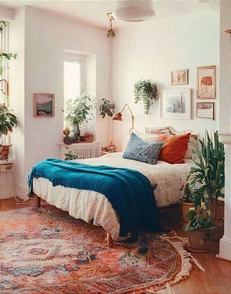 Boho Eclectic Bedroom, Colorful Eclectic Bedroom, Eclectic Bedroom Design, Funky Bedroom, Eclectic Decor Bedroom, Bedroom Eclectic, Colorful Eclectic, Retro Bedrooms, Home Decor Aesthetic