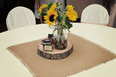 Burlap Napkins, Sunflower Wedding Decorations, Sunflower Centerpieces, Sunflower Party, Sunflower Baby Showers, Sunflower Themed Wedding, Deco Champetre, Burlap Wedding, Sunflower Wedding