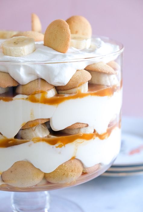 Salted Caramel Banana Pudding — Petite Southern Kitchen Caramel Banana Pudding, Pudding Caramel, Southern Banana Pudding, Famous Desserts, Trifle Dish, Dessert To Make, Sweet Treats Desserts, Southern Kitchens, Southern Kitchen