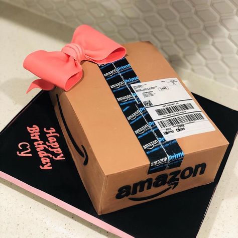 This is the best!!! It’s CAKE!! @amazon @Amazonhome have you seen this!!! Made by @queensguybakes ・・・ 🚨🚨THIS IS A CAKE 🚨100% EDIBLE🚨 WHEN… Amazon Birthday Cake, Amazon Box Cake, Amazon Cake Ideas, Amazon Cake, Prime Cake, Nursing Cake, Gift Box Cakes, Realistic Cakes, Best Cakes