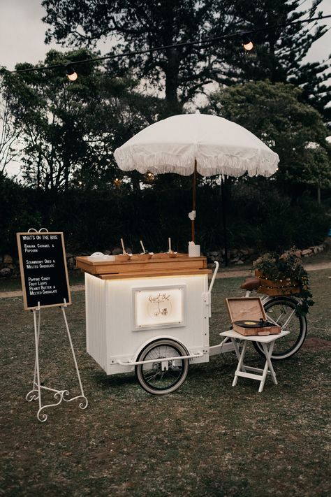 Gelato Bar, Bike Wedding, Bike Cart, Food Kiosk, Coffee Bike, Food Cart Design, Ice Cream Cart, Food Truck Design, Coffee Carts