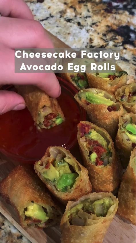 Avocado Egg Roll, Cheesecake Factory Avocado Egg Rolls, Cheesecake Factory Recipe, Telur Gulung, Avocado Egg Rolls, Doner Kebab, Egg Roll Recipes, Cheesecake Factory, Egg Roll