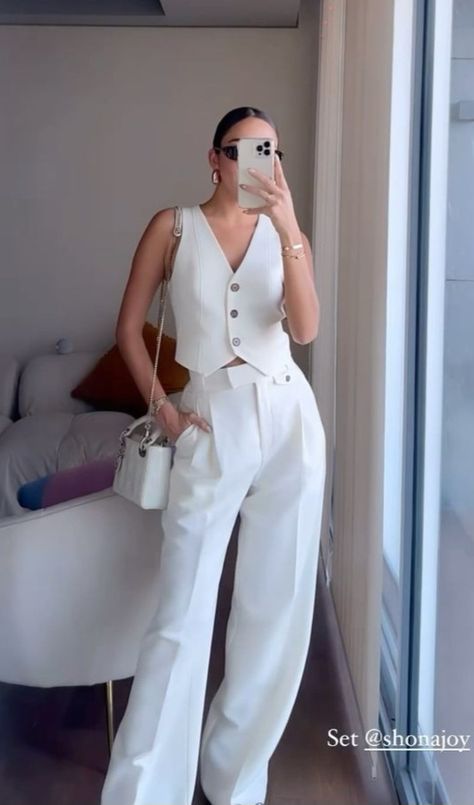 Outfit Formal Mujer, Outfits Juvenil, Outfit Elegantes, Chic Outfits Classy, Lawyer Fashion, Feel More Confident, London Outfit, Classy Work Outfits, Smart Casual Outfit