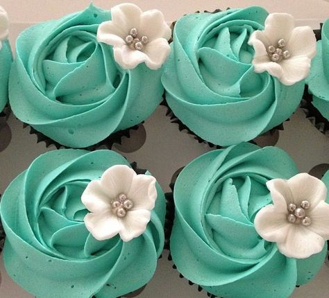 Teal Cupcakes Wedding, Tiffany Blue Cupcakes, Rose Piping, Tiffany Cupcakes, Tiffany Accessories, Teal Cupcakes, Cupcakes Flores, Architectural Masterpieces, Cupcake Wedding