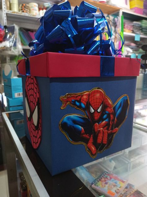 Caja decorada spiderman (cara 2) Avengers Wall Art, Spiderman Man, Spiderman Theme, Birthday Gifts For Boyfriend Diy, Wrapping Gift Cards, Boyfriend Diy, Valentine Box, Money Gift, Gifts For My Boyfriend