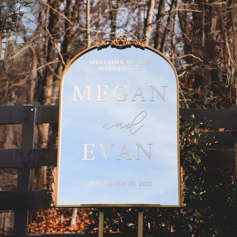 Welcome Sign Wedding Mirror, Mirror Welcome Sign Wedding, Mirror For Wedding, Wedding Welcome Sign Mirror, Ceremony Signs Wedding, Wedding Welcome Mirror, Wedding Ceremony Entrance, Welcome Sign Mirror, Wedding Mirror Sign