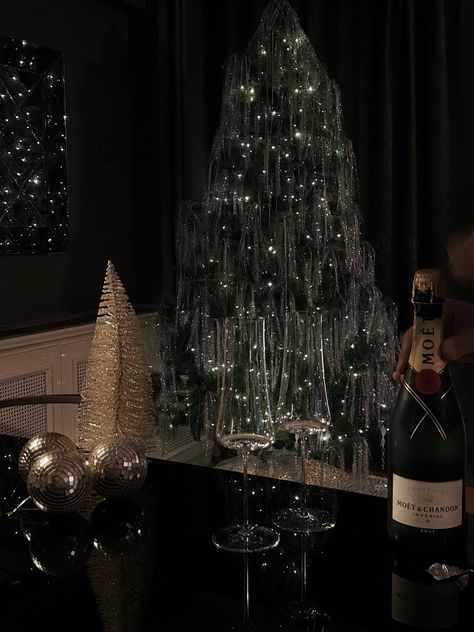 luxury christmas aesthetic | E N A Rich Christmas Party, Rich Christmas Aesthetic, Luxury Christmas Aesthetic, Holiday Party Aesthetic, Black Tie Christmas Party, Boujee Christmas, Luxe Christmas, Rich Christmas, Christmas Content