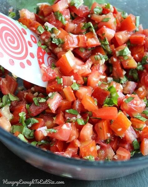 The irresistible combo of basil, garlic and fresh tomatoes come together in this flavorful, summery salsa. Fresh Salsa Recipe, Salsa Recipes, Basil Recipes, Fresh Salsa, Homemade Salsa, Pesto Recipe, Tomato Basil, Salsa Recipe, Tomato Recipes