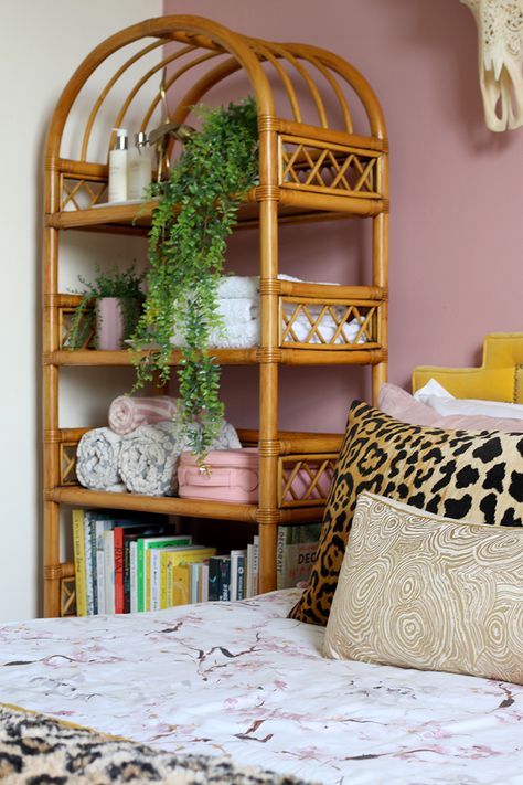 pink bedroom with vintage rattan shelving unit Boho Glam Dining Room, Rattan Shelving, Dining Room Boho, Rattan Shelves, Rattan Decoration, Rattan Bedroom Furniture, Rattan Bedroom, Glam Dining Room, Eclectic Glam