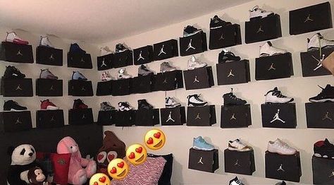 Shoe Boxes On Wall, Baddie Room, Sneaker Closet, Aesthetic Interior, Shoe Wall, Decoration Aesthetic, Room Goals, Bedroom Goals, Teen Bedroom Decor