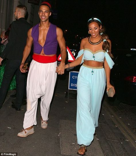 Jasmine And Aladdin Costume, Jasmine Halloween Costume, Original Halloween Costumes, Aladdin Costume, Princess Jasmine Costume, Costumes For Couples, Best Couples Costumes, Fest Temaer, Cheap Halloween Costumes