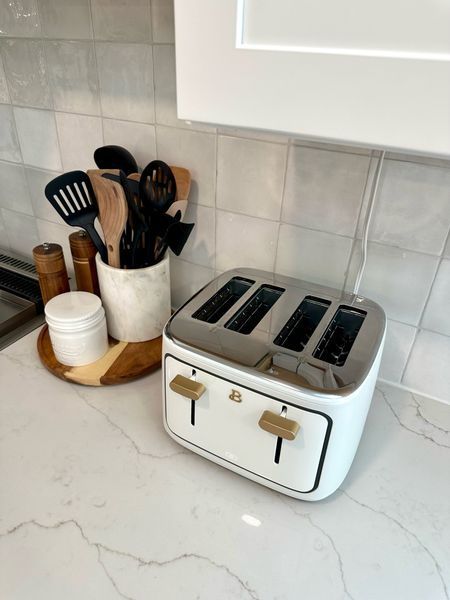 Appliance Aesthetic, Toaster In Kitchen, Toaster Counter Decor, Toaster Decor, Kitchen Toaster, Toaster Decor Counter Space, Toaster Aesthetic, Toaster Display On Counter, Toaster On Counter