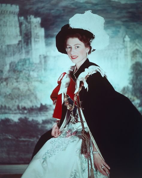 Elizabeth Ii Young, Order Of The Garter, God Save The Queen, Strange History, Reine Elizabeth, Cecil Beaton, Historical Women, Elisabeth Ii, Royal Queen