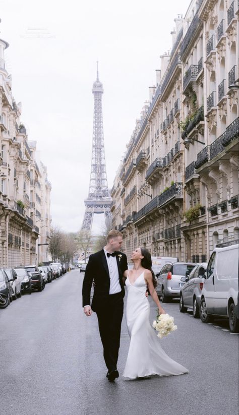 Paris Couple Pictures Proposal, Engagement In Paris, 2025 Jesus, Paris Prewedding, Paris Elopement Photography, Paris Shoot, Paris Engagement Photos, Dream Proposal, Prewedding Photo