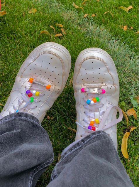 Beads On Shoes, Beads On Laces, Beaded Shoelaces, Tik Tok Life Hacks, Aesthetic Sneaker, Icon App Aesthetic, Indie Kid Outfits, Indie Shoes, Alt Shoes