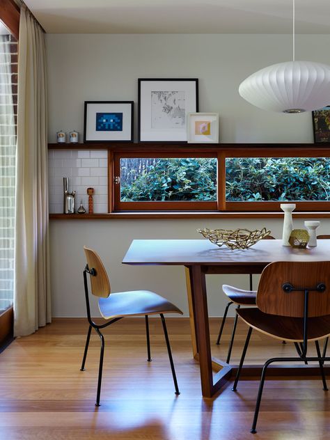 Open Privacy: Neutral Bay House - HABITUS Japanese Garden House, Interesting Windows, Nelson Light, Saucer Lamp, Eames Dining, Wide Window, Eames Chairs, Nature View, Bay House