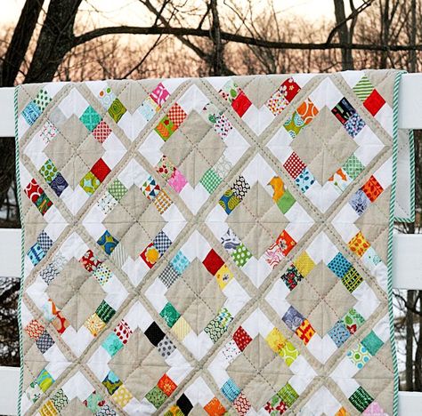 All About Argyle: 5 DIY Ideas Using One Classic Winter Pattern via Brit + Co Argyle Quilt, Scraps Quilt, Low Volume Quilt, Scrappy Quilt Patterns, Fat Quarter Quilt, Easy Quilt, Plaid Quilt, American Quilt, Scrap Quilt Patterns