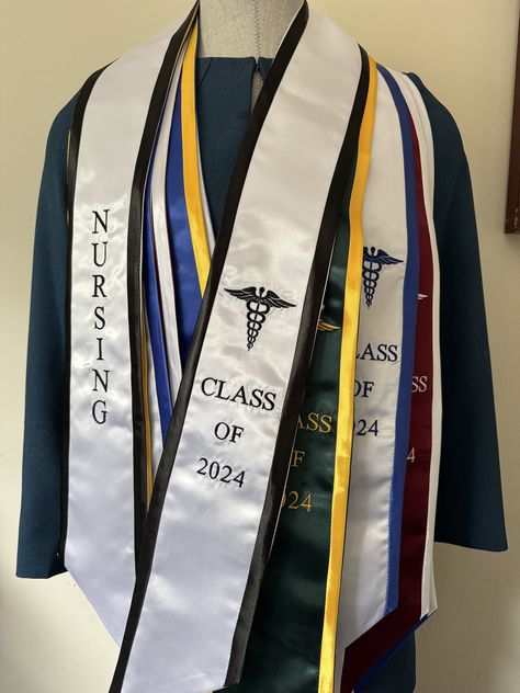 Graduation Sash Ideas, Nursing Major, Nurse Pics, Nursing Classes, Graduation Sash, Graduation Gown, Graduation Stole, Graduation Hat, Medical Logo